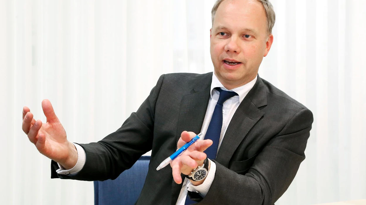 ”Tulemme uudistamaan Vuohelan Herkun tuoteportfoliota ja tuomaan sen osaksi Fazerin gluteenittomien tuotteiden valikoimaa. Vuohelan Herkun hankinta sopii luontevasti osaksi strategiamme toteutusta, ja meistä tulee erittäin vahva tekijä kasvavilla gluteenittomilla markkinoilla", Fazer-konsernin toimitusjohtaja Christoph Vitzthum sanoo tiedotteessa.