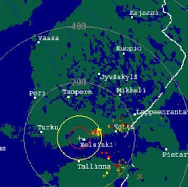 Jos internet-yhteys toimii, voi ukkosten kulkua ja salamoita seurata lähes reaaliajassa eri sivustojen salamatutkakuvien avulla. Oheinen ukkostutkakuva:  Finnish Lightning Center, Ilkka Lilja Oy Helsinki. Tutkan valmistaja on amerikkalainen  Boltek.