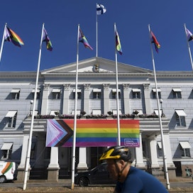 Suomen suurin Pride-tapahtuma on juhannuksen jälkeen vietettävä Helsinki Pride -viikko. LEHTIKUVA / VESA MOILANEN