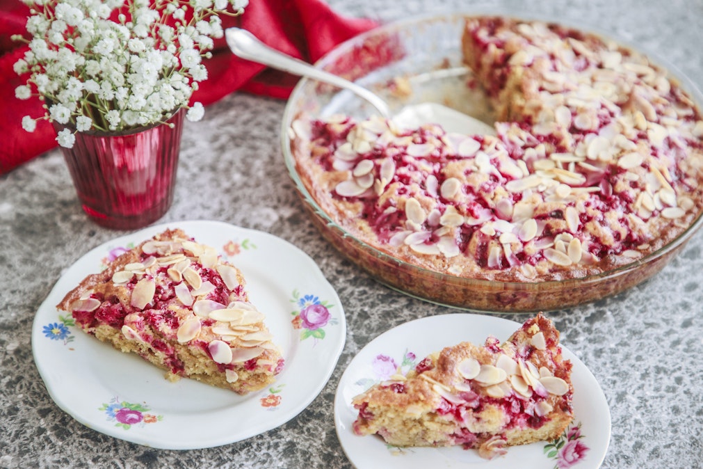 Puolukkapiiras on helppo valmistaa.