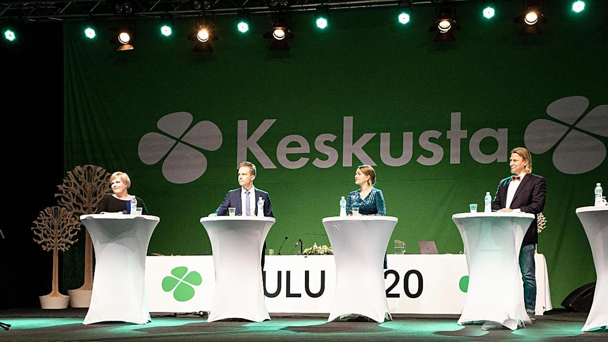 Katri Makkonen tenttasi puheenjohtajaehdokkaita Annika Saarikkoa, Petri Honkosta, Katri Kulmunia, Ilkka Tiaista ja Jari Tasasta.