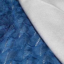 Suomalaisesta puukuitukankaasta on valmistettu vasta muutamia vaatteita. Ranskan presidentti sai Suomen vierailullaan lahjaksi sinisen puukuituhuivin. Vaaleasta kankaasta on valmistettu puku rouva Jenni Haukiolle.