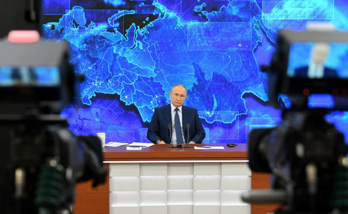 Venäjän presidentin Vladimir Putinin etälehdistötilaisuus pidetään Novo-Ogarjovon virka-asunnosta.