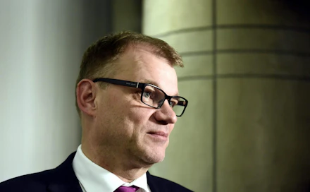 Pääministeri Juha Sipilän (kesk.) mukaan muutoksista voidaan silti yhä keskustella, jos niitä eduskuntaryhmissä vaaditaan. LEHTIKUVA / HEIKKI SAUKKOMAA