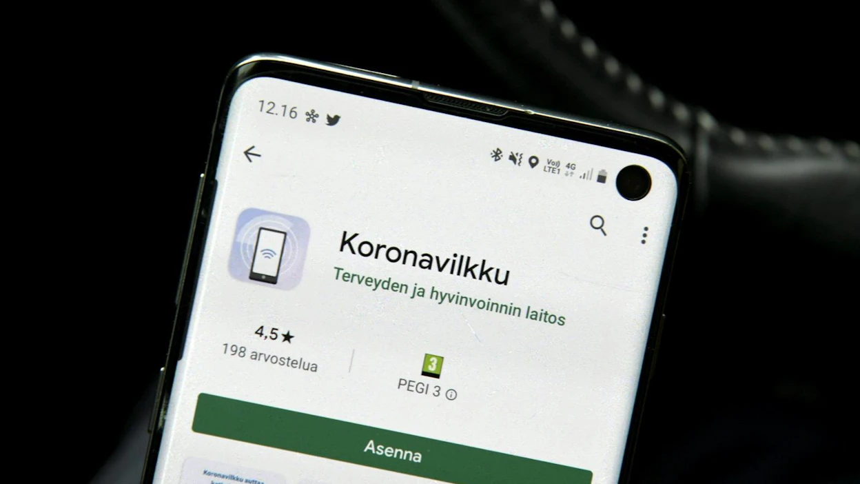 Koronavilkkua on asennettu runsaasti puhelimille. Yleisin syy lataamatta jättämiselle oli kokemus siitä, että sovellusta ei koettu tarpeelliseksi. LEHTIKUVA / Heikki Saukkomaa
