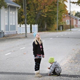 Edla ja Eirik Pettersonin kotikadulla on vähän liikennettä. Kaskista pidetään lapsiystävällisenä kaupunkina.