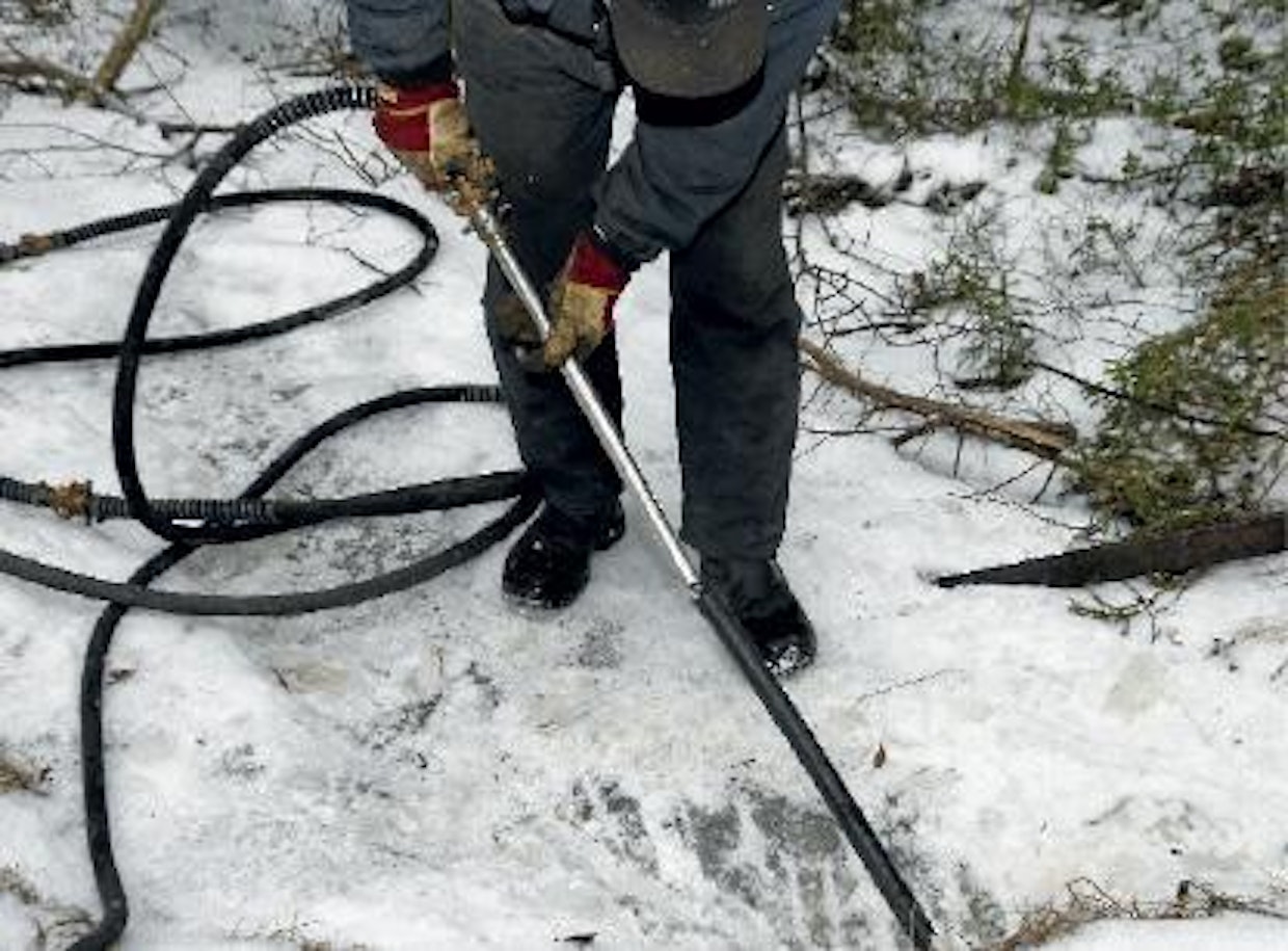 Höyrystimen mukana toimitetaan kaksi takaiskuventtiilillä varustettua suutinta, joilla jäinen sulatusputki avautuu hetkessä.