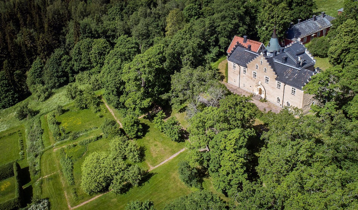 Suitian kartano on myynnissä vajaan viiden miljoonan pyyntihinnalla.