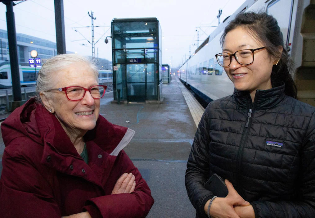 Helsingissä on useita kasvisruokaa tarjoavia ravintoloita ja ruoka niissä on hyvää, tietävät Susan Opotow ja Vera Chang.