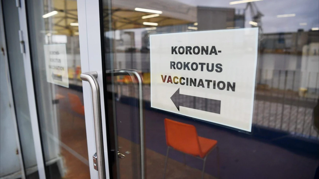 Kahden rokotuksen 80 prosentin kattavuus 12 vuotta täyttäneillä saavutettiin keskiviikkona. LEHTIKUVA / ANTTI AIMO-KOIVISTO