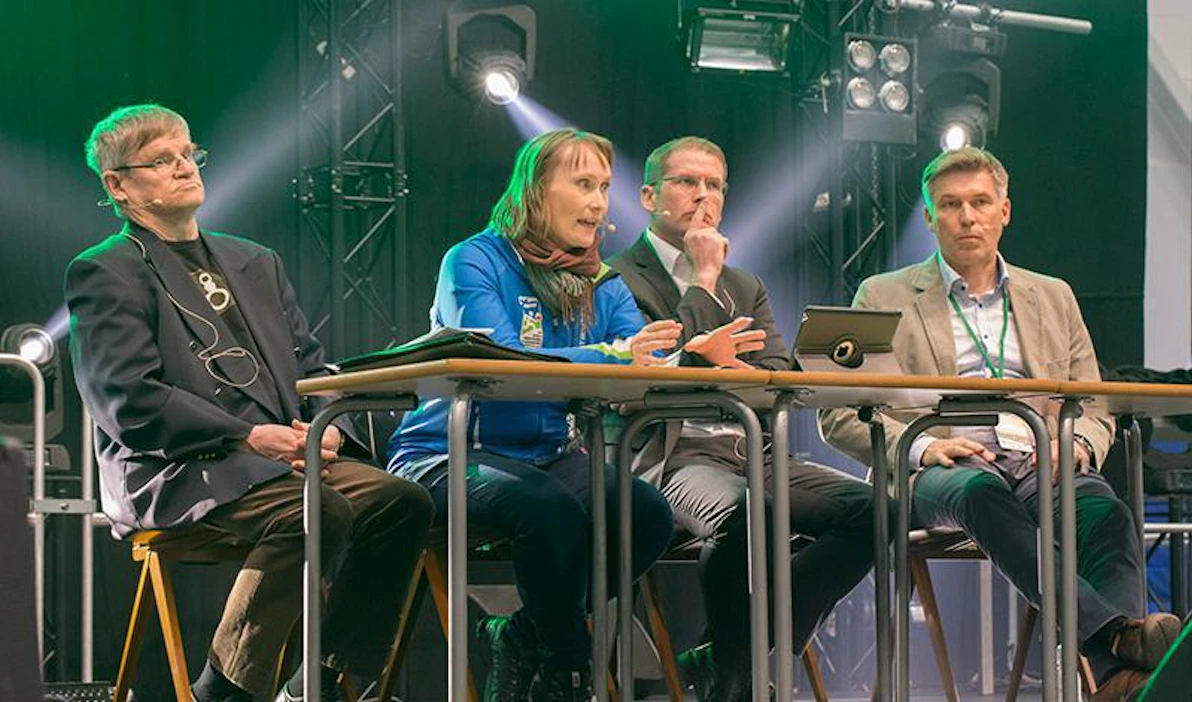 Silja Keränen oli allekirjoittanut avohakkuita Metsähallituksen metsissä vastustavan adressin. Muut panelistit Matti Kärkkäinen (vas.), Metsäteollisuus ry:n metsäjohtaja Tomi Salo ja MTK:n puheenjohtaja Juha Marttila pitivät adressia ja sen allekirjoittamista lyhytnäköisenä.