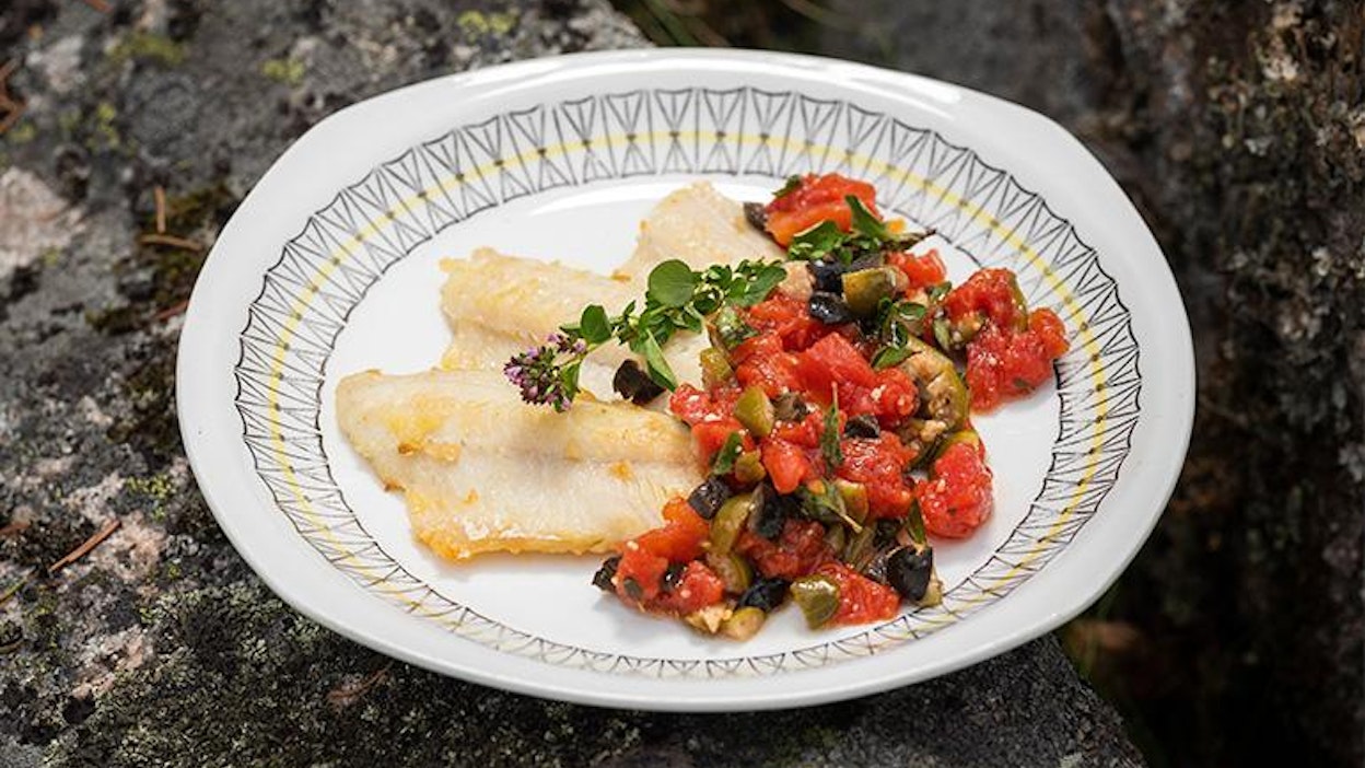 Neljästä isosta ahvenesta saa pikantin alkupalan neljälle.