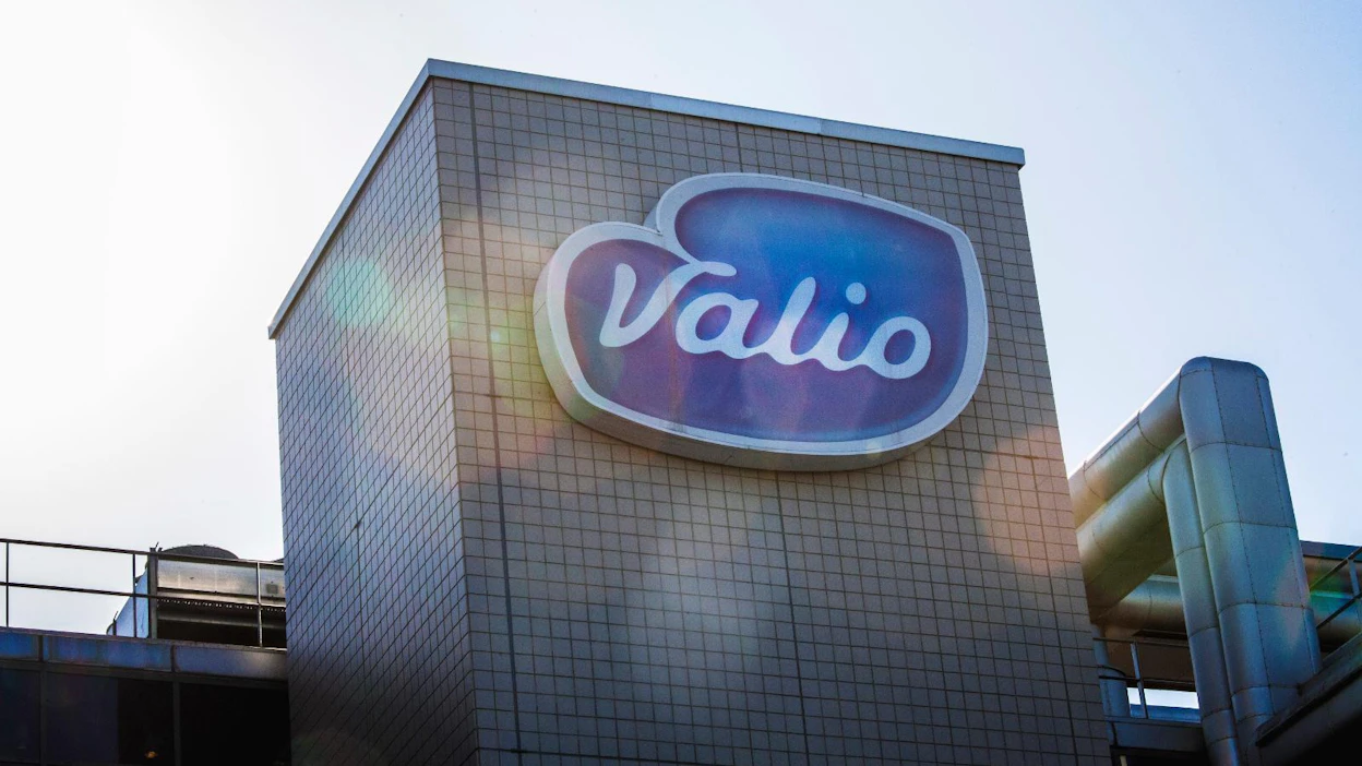 "Vaikka Valio tuottajien omistuksessa onkin, ei ohjaus toimi toivotulla tavalla. Tuottajat ovat joutuneet hintojen osalta täysin jalostajien sekä kaupan armoille", Mikko Kärnä katsoo.