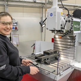 Nykyaikainen teollisuustyö ei useinkaan ole enää raskasta. Oppisopimuskoulutuksessa opetallaan tekemään asiat oikein.