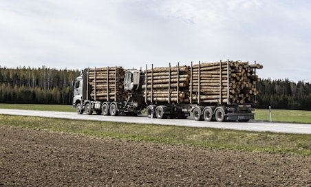 Polttoaine on kuljetusyrityksille merkittävä kustannus. Kuvituskuva.