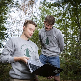 Toivo Jokinen ja Albert Häme opiskelevat metsätieteitä Helsingin yliopistossa. Metsäalan opintoja on tarjolla monipuolisesti useissa eri oppilaitoksissa.
