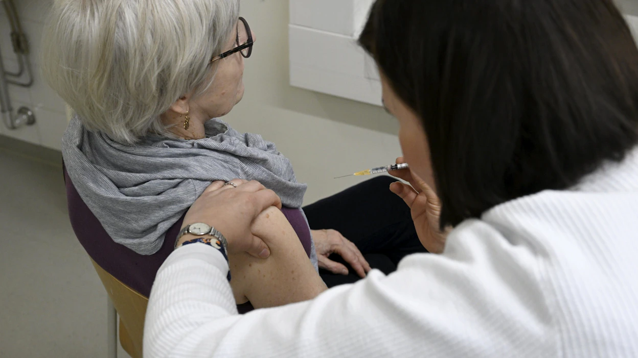 THL:n mukaan koronaviruksen odotetaan aiheuttavan syksyllä jälleen jonkinasteisen epidemia-aallon Suomessa. Arkistokuva.