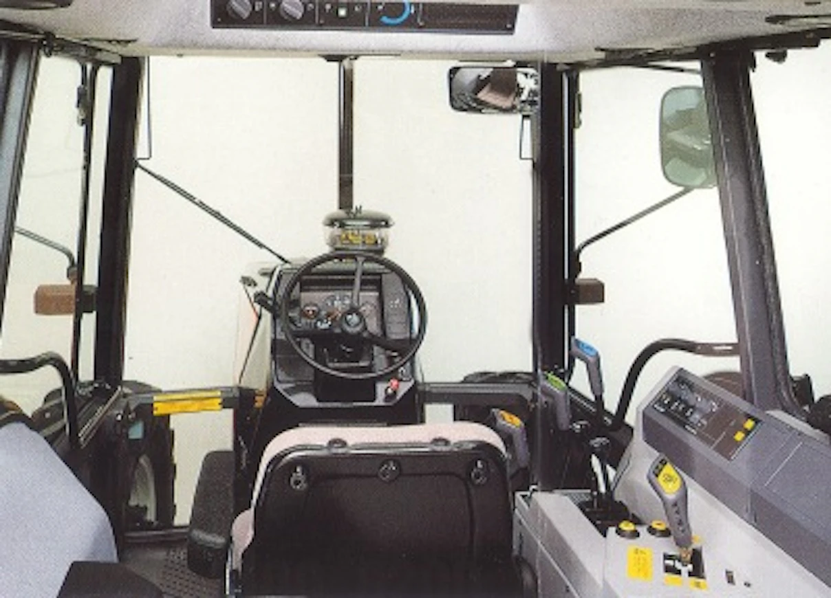 92Valmet6600ohjaamo
