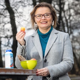 Minna Huotilainen sanoo olevansa iloinen ja kiitollinen siitä, miten suomalaisten ruokavalio on muuttunut. Muutos 1960-luvulta lähtien on ollut nopea, ja sen suunta oikea.