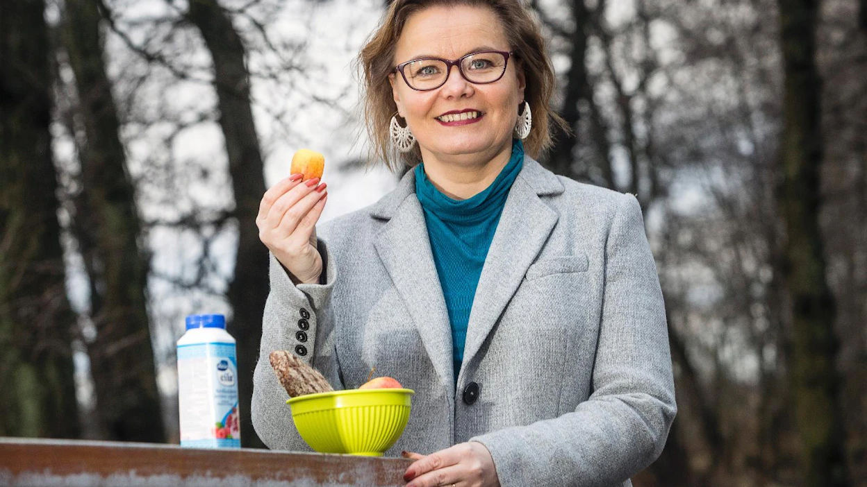 Minna Huotilainen sanoo olevansa iloinen ja kiitollinen siitä, miten suomalaisten ruokavalio on muuttunut. Muutos 1960-luvulta lähtien on ollut nopea, ja sen suunta oikea.