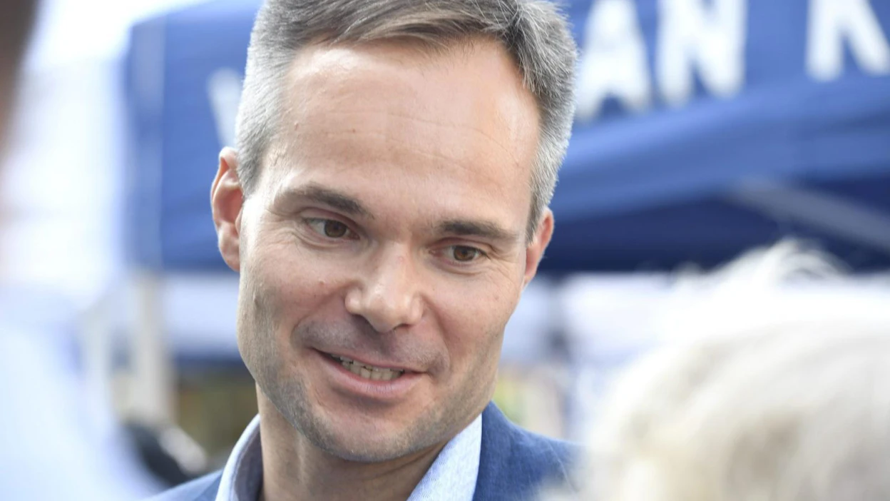 Kai Mykkäsen mukaan yksi suurimpia epäonnistumisia hallitusohjelmassa on se, että luvattiin tulevaisuusinvestointeja ja että aiotaan myydä valtion omaisuutta kolmella miljardilla eurolla, mutta sitä ei käytetäkään investointeihin. LEHTIKUVA / HEIKKI SAUKKOMAA