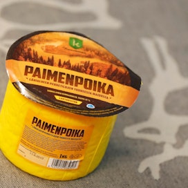 Kuusamon Juuston tunnetuimpia tuotteita ovat muun muassa emmentaljuustot sekä Paimenpoika-tuotemerkin alla olevat juustot.