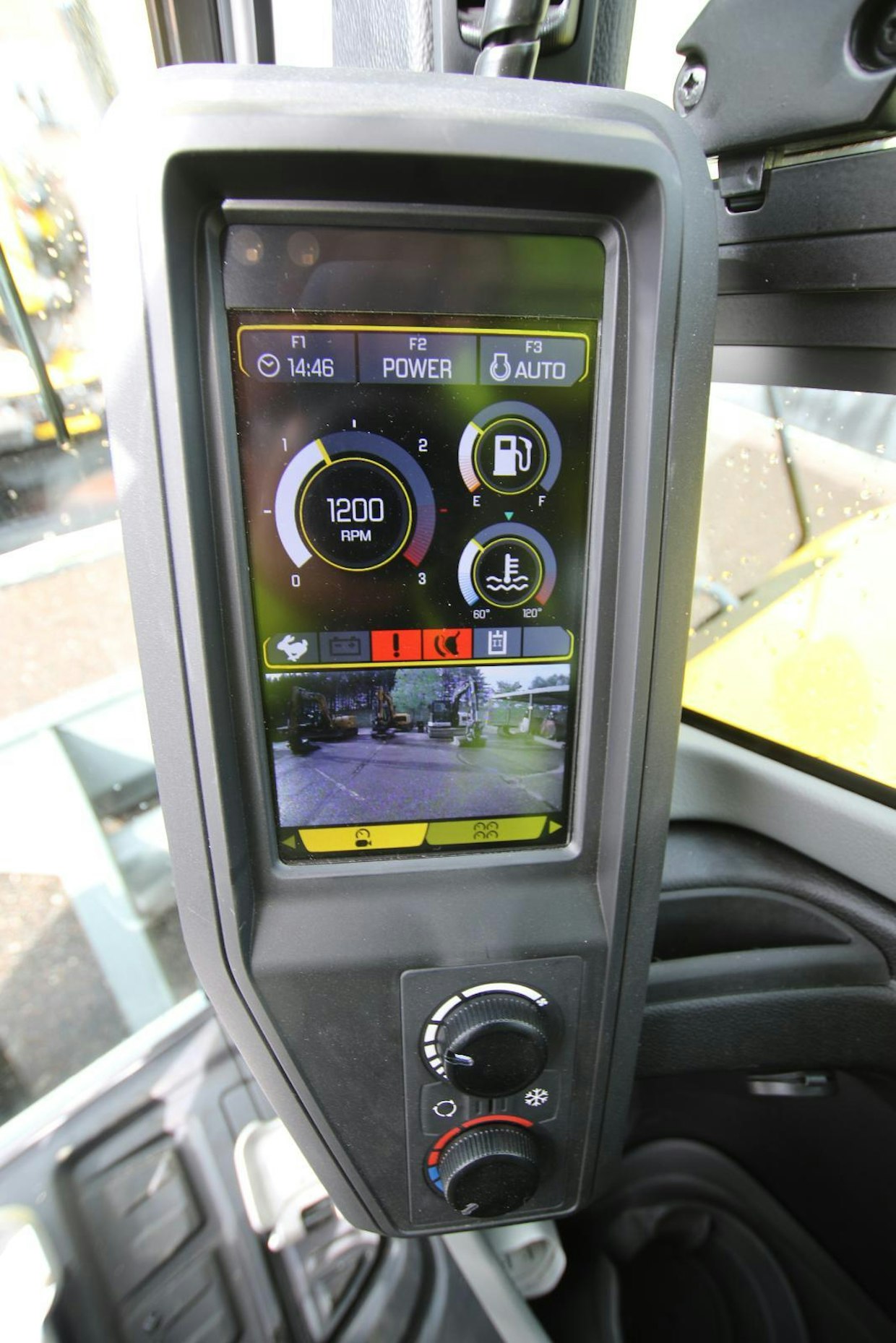 There were big differences in the display sizes. The largest is the colourful and easy-to-read display of the Wacker Neuson. The machine also comes with a reversing camera.