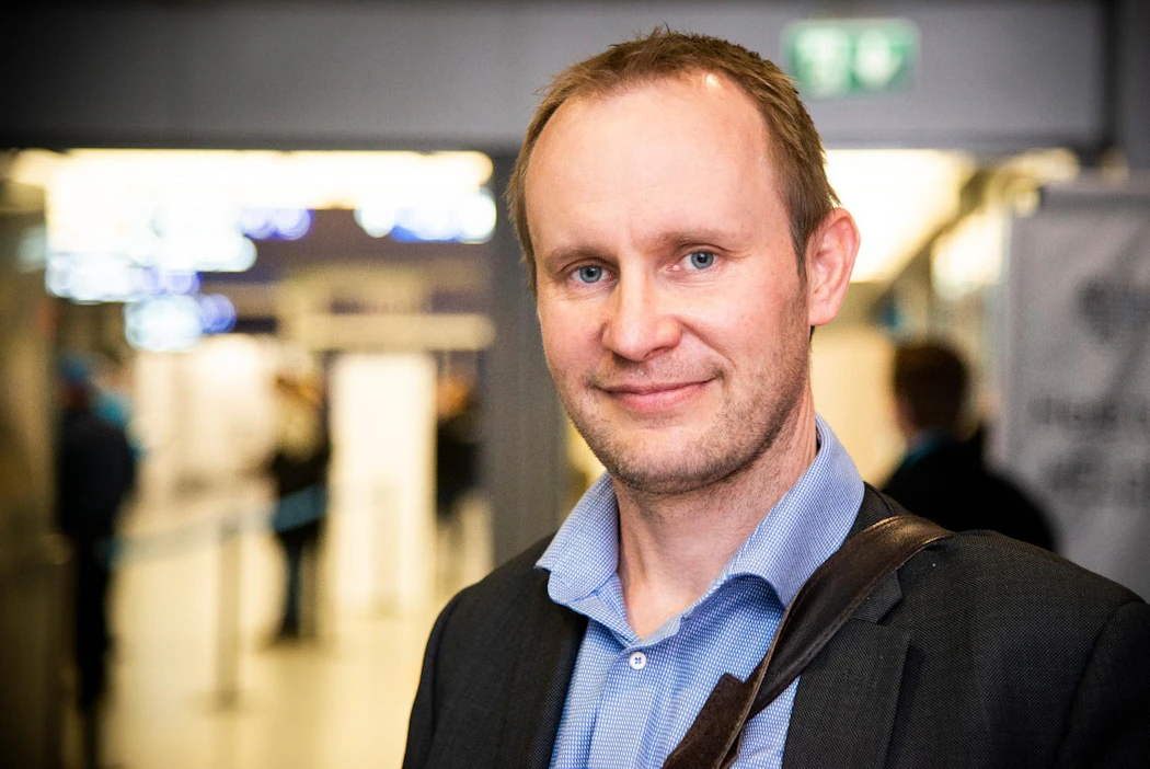 Charterlentojen lisäksi kausityövoimaa tarvitaan myös kotimaasta, MTK:n elinkeinojohtaja Marko Mäki-Hakola painottaa.