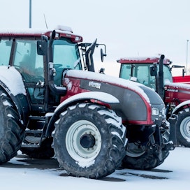 Konekauppiaat arvelevat, että Suomessa on syytä totutella noin kahdentuhannen traktorin vuosimyyntiin.