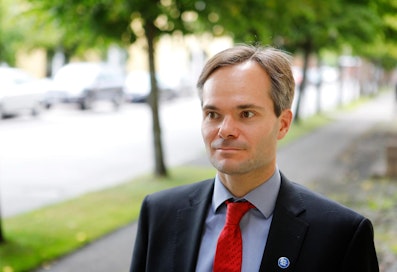 Kokoomuksen eduskuntaryhmän puheenjohtaja Kai Mykkäsen mukaan puolueiden keskinäiset neuvottelut tarvitaan.