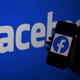 Ranskalaislehti Le Figaron mukaan Facebook ryhtyy maksamaan korvauksia ensi vuoden alusta lähtien. Lehtikuva/AFP