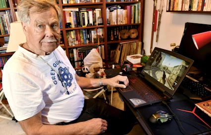 Counter-Strike-peliä pelaava Harry Mälkki arvioi, ettei pelaaminen ole suuresti vaikuttanut hänen oppimiskykyynsä, mutta se on voinut parantaa tarkkuutta ja huomiokyvyn suuntaamista.