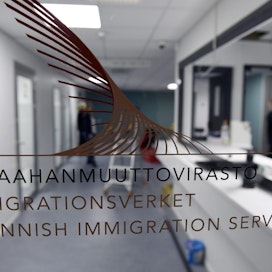 Maahanmuuttoviraston mukaan turvapaikanhakijoita on tullut Suomeen tänä vuonna puolet vähemmän kuin vastaavaan aikaan viime vuonna.