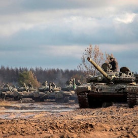 Tiedot venäläisten joukkojen mahdollisista siirroista Itä-Ukrainaan olivat tiistaina ristiriitaisia.
