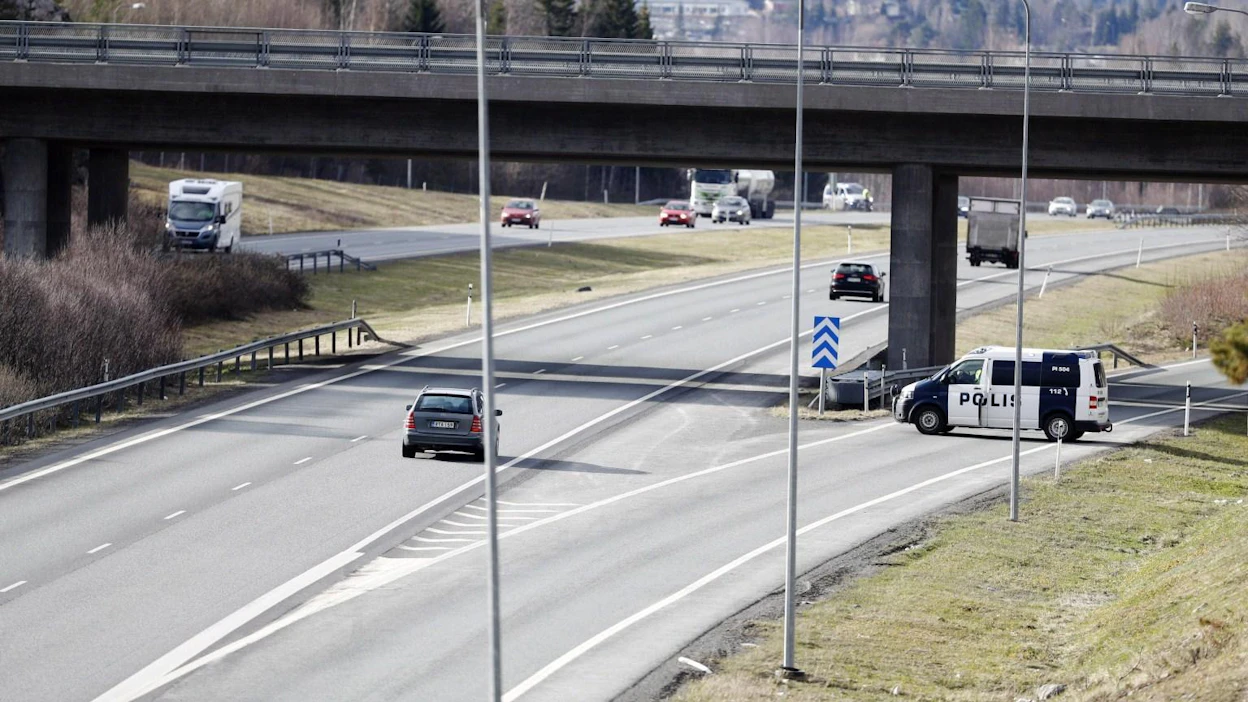 Kuvassa Lempäälässä poliisin eilen sulkema liittymä 35 etelästä päin kuvattuna. LEHTIKUVA / KALLE PARKKINEN
