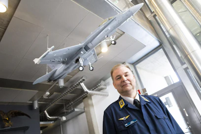 Ilmavoimien komentajan Pasi Jokisen mukaan 64 konetta on suuruusluokalta oikea määrä. LEHTIKUVA /Hannu Rainamo