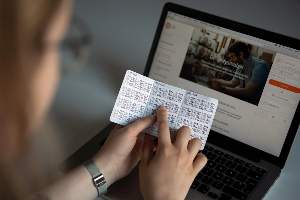 Katkon aikana Nordean korteilla ei voi nostaa käteistä eikä Nordean pankkitunnuksia voi käyttää sähköiseen tunnistautumiseen. Myös verkko- ja mobiilipankit ovat pois käytöstä katkon ajan.