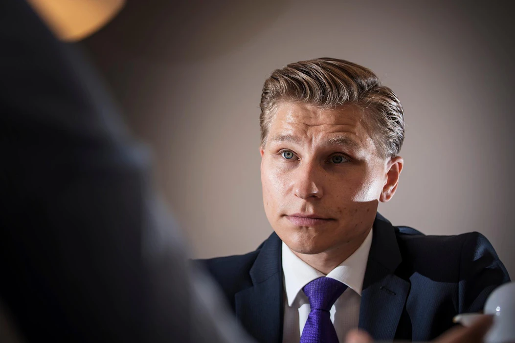 Ministeri Häkkänen käynnisti uudet selvitykset sijaintipaikasta vuonna 2018.