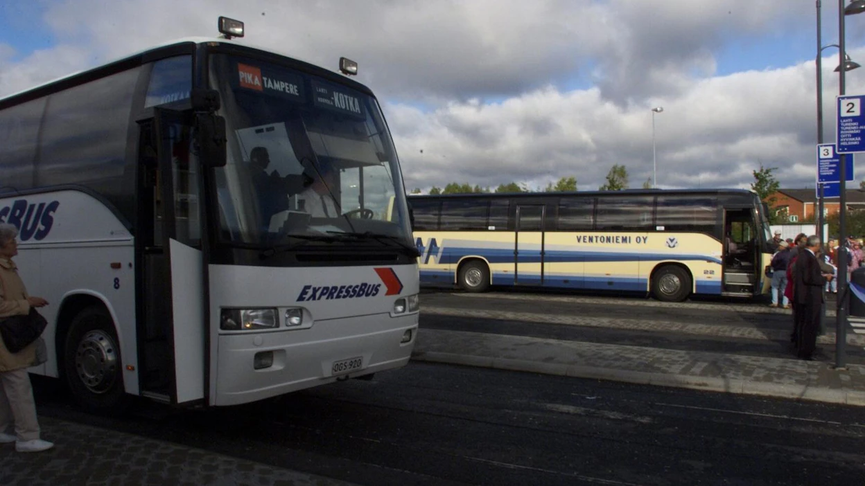 Autoliikenteen työnantajaliitto (ALT) neuvottelee linja-autoalan ja linja-autoasemien työehtosopimuksista.