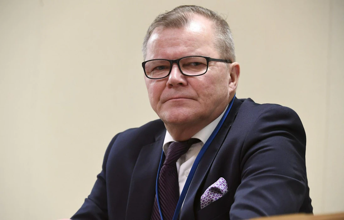 Turvallisuusjohtaja Savola on kertonut luovuttaneensa medialle eduskunnan turvakameroiden tallenteita tilanteesta, jossa kansanedustaja Juha Sipilän (kesk.) kimppuun käytiin tammikuun alussa.