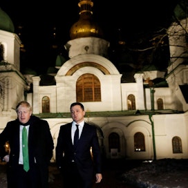 Britannian pääministeri Boris Johnson vieraili tiistaina Kiovassa, jossa hän tapasi Ukrainan presidentin Volodymyr Zelenskyin. LEHTIKUVA/AFP