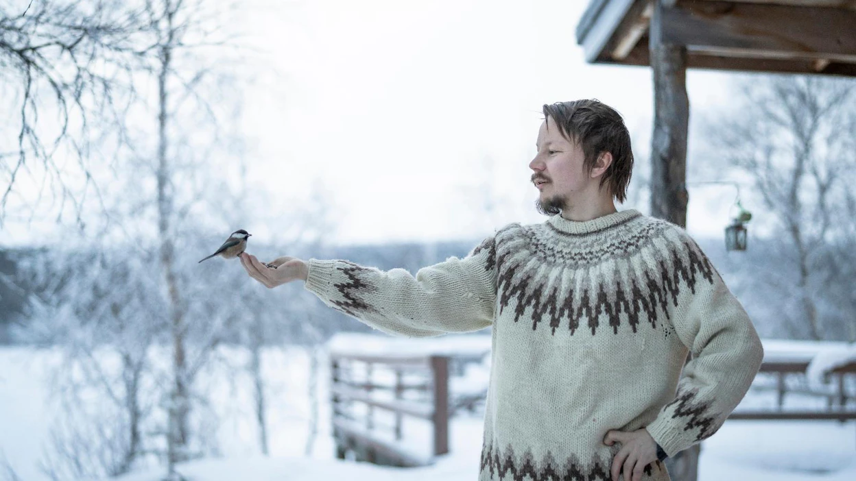 Saamelaisaktivisti, runoilija ja muusikko Niillas Holmbergille yhteys suvun maihin Utsjoen Jorbujärvellä on voimakas ja symbioottinen.