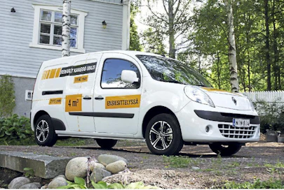 Renault Kangoo -mallisto on laajentunut elokuussa myyntiin tulleella Maxi-versiolla. Tavaratila on kasvanut neljään kuutioon. Kangoon sähkömalli, ZE, rantautuu Suomeen vuoden 2013 aikana.