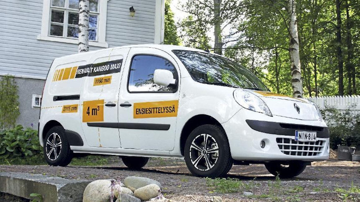 Renault Kangoo -mallisto on laajentunut elokuussa myyntiin tulleella Maxi-versiolla. Tavaratila on kasvanut neljään kuutioon. Kangoon sähkömalli, ZE, rantautuu Suomeen vuoden 2013 aikana.