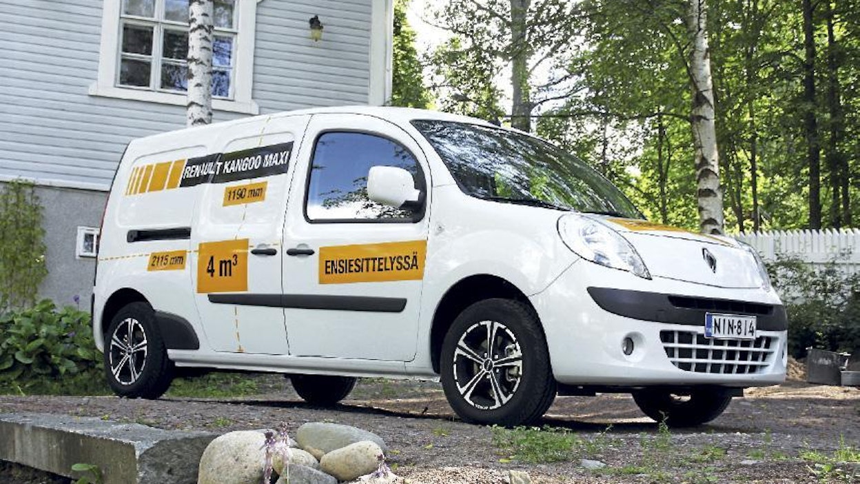 Renault Kangoo -mallisto on laajentunut elokuussa myyntiin tulleella Maxi-versiolla. Tavaratila on kasvanut neljään kuutioon. Kangoon sähkömalli, ZE, rantautuu Suomeen vuoden 2013 aikana.