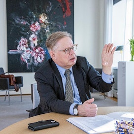 Juhana Vartiainen ei usko muuttoliikkeen suuntautuvan Helsingistä pois, vaan kaupunki jatkaa kasvuaan.