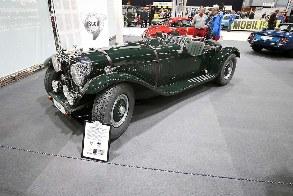 Bentleykin ruostuu, totesi Bentely Drivers Clubin jäsen Harry Rose 60-luvulla. Niinpä hän päätti valmistaa tyyliin sopivan lasikuitukorin, jossa pahoin ruostuneen ajoneuvon tekniikka saattoi jatkaa matkaansa. Näitä autoja kutsutaan siniveristen Hot Rodeiksi. Kuvan auto on Vuoden 1948 Bentley Special Mk IV.