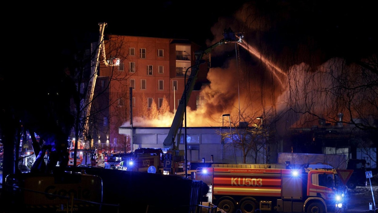 Järvenpään Jampan ostoskeskus tuhoutui tulipalossa perjantai-iltana.
