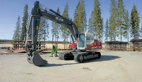 JCM 921 E kaivukoneen työpainoksi ilmoitetaan 21 tonnia.