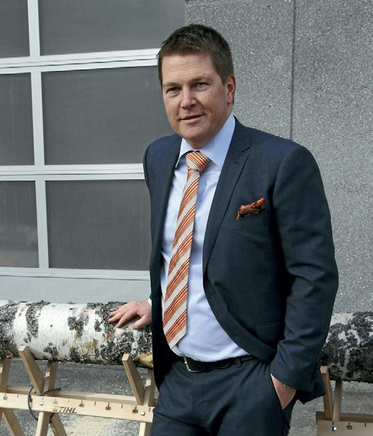 Viime vuonna jo Elfvingille Stihl-maahantuontia johtamaan valittu Timo Lindström jatkaa uuden organisaation nokkamiehenä. Myös kaikki aiemmin Stihlien ja Viking -tuotteiden kanssa työskennelleet henkilöt jatkavat uuden katon alla, eli pitkä kokemus on valttia.
